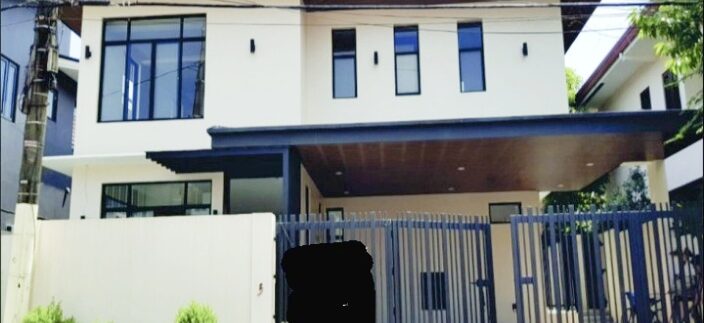 F2P002- HOUSE AND LOT IN BF PARANAQUE